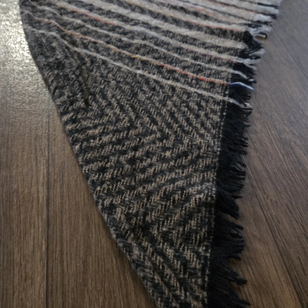 Cozy Chic – Oversized Plaid Triangle Blanket Scarf Shawl Hints Of Color